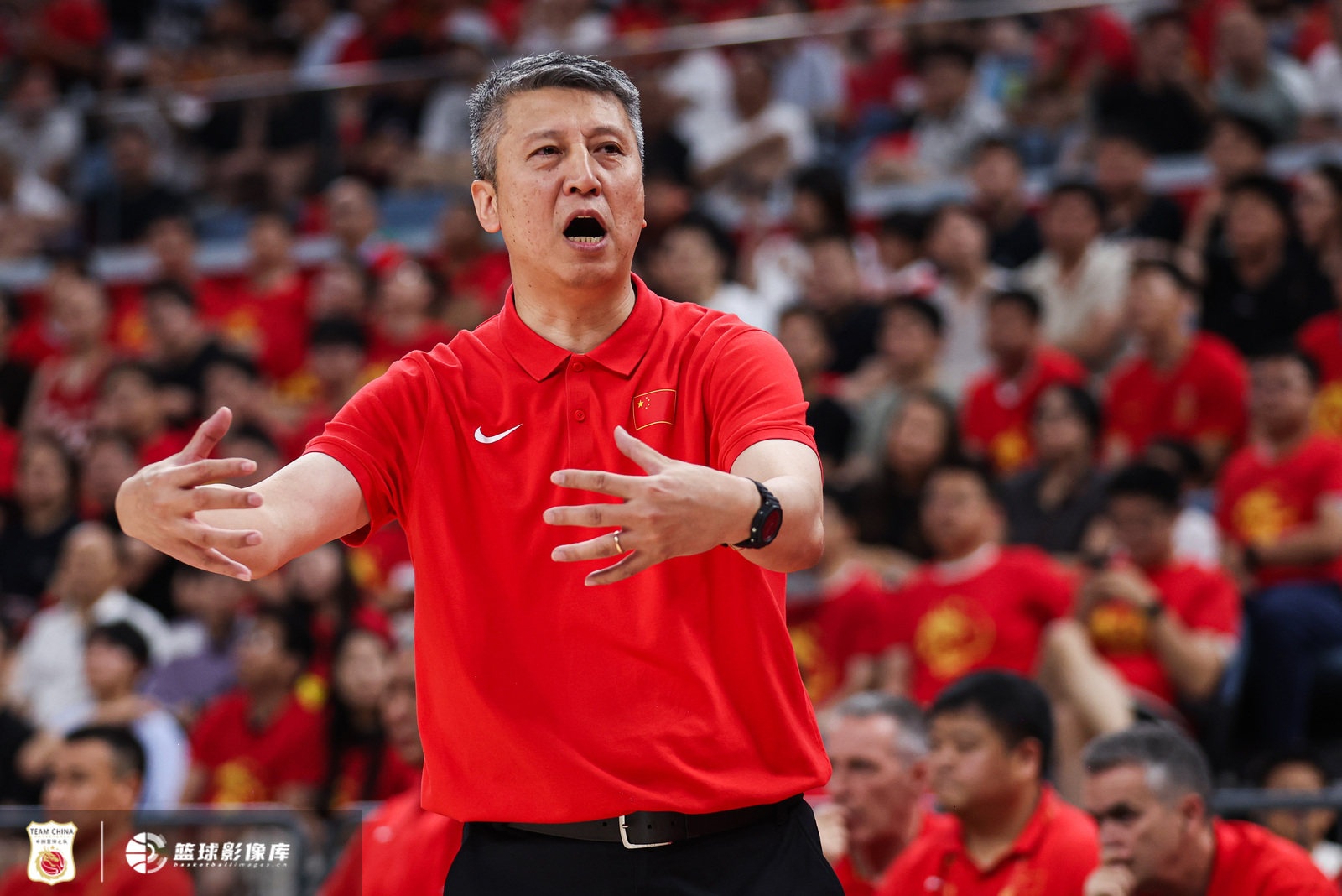 投得不好！中国男篮半场三分球16中5 首发合计6中0