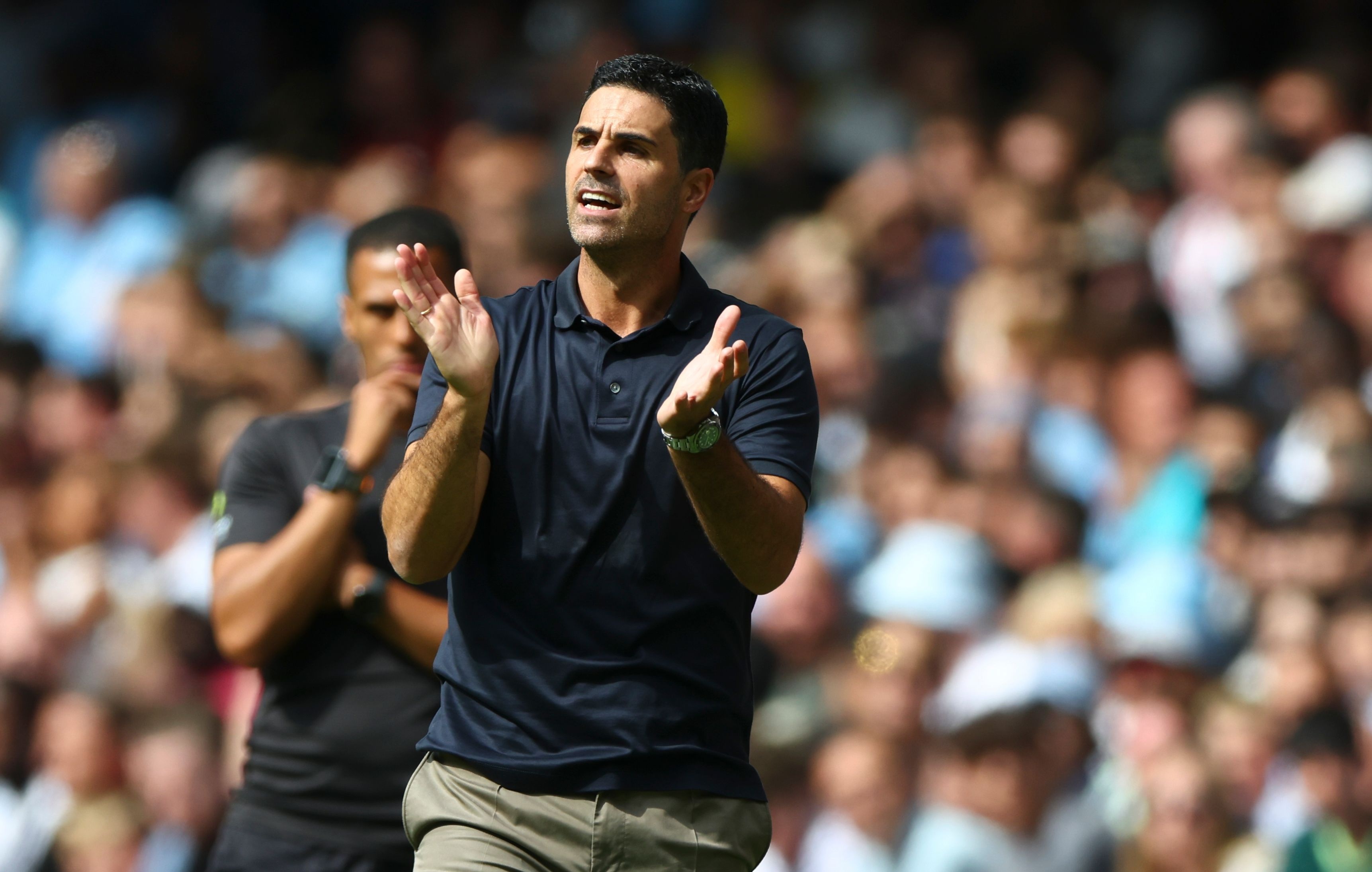 禁止用毛巾擦球？阿尔特塔：或许我们的球员干脆戴着帽子上场踢球