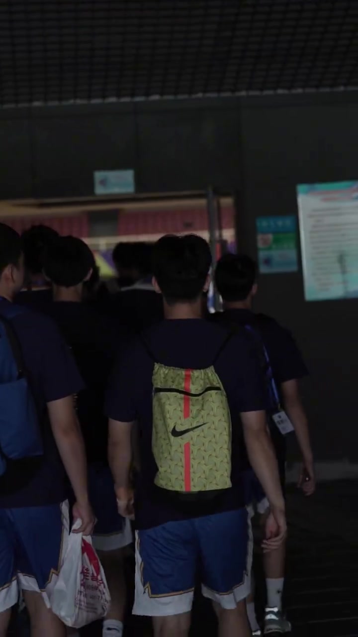 回顾全国U19青年篮球联赛 中国香港金牛小将们拼力争夺每一球