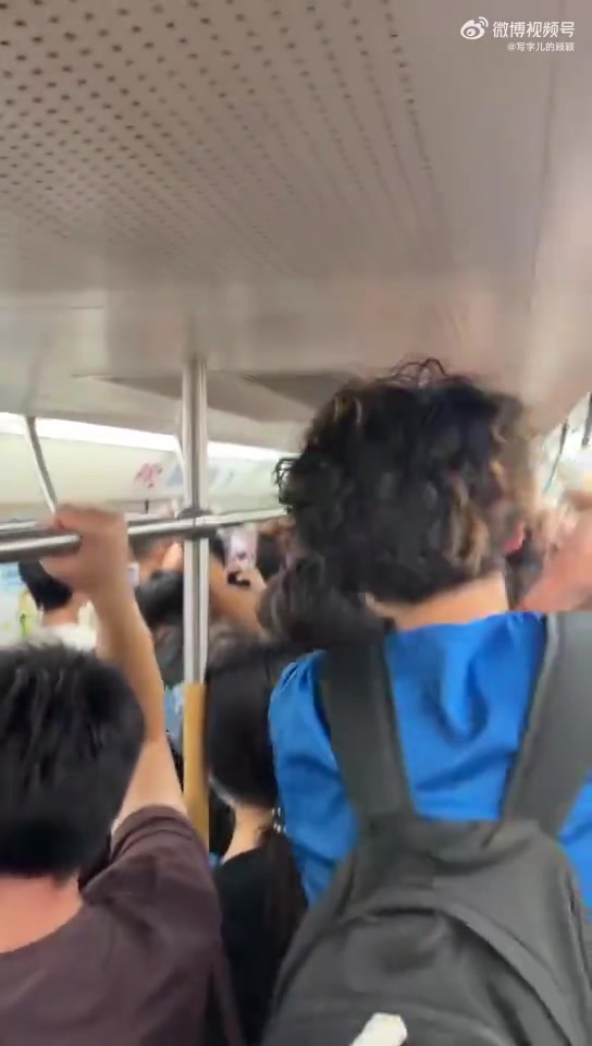 天津父子地铁遭围攻！记者：该球迷已报警，当地派出所已经立案